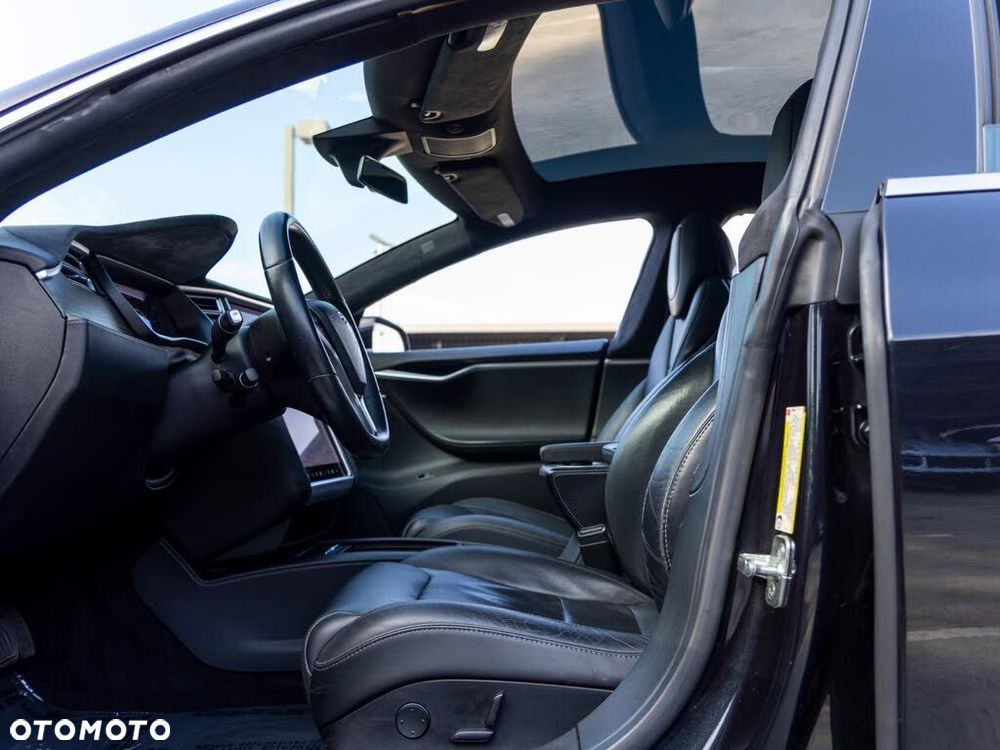 Tesla Model S - 10