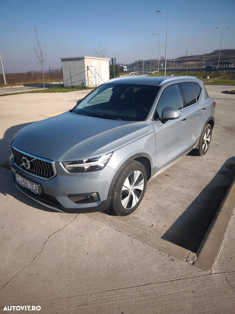 Volvo XC 40 B4 AT8 AWD Mild Hybrid Momentum Pro - 8