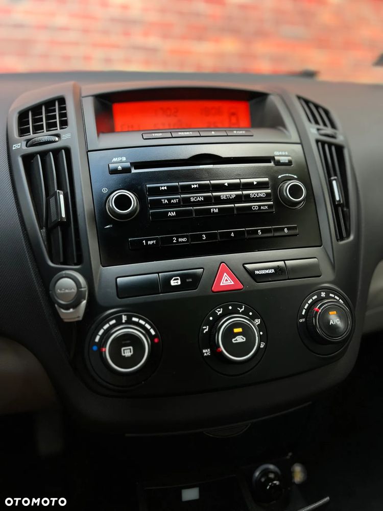 Kia Ceed - 22