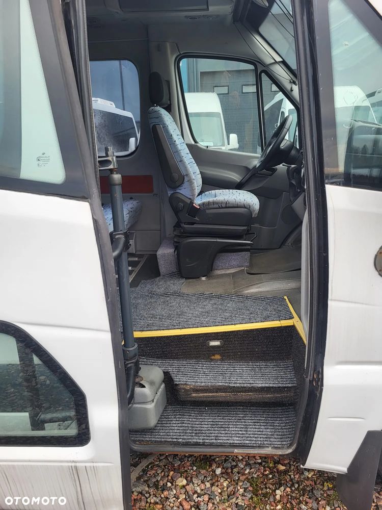 Mercedes-Benz Sprinter 518 CDI 24 miejsca siedzące + 5 stojących - 8