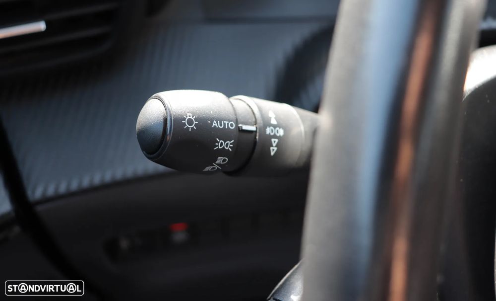 Peugeot 2008 1.2 PureTech Active EAT8 — fotografia 30