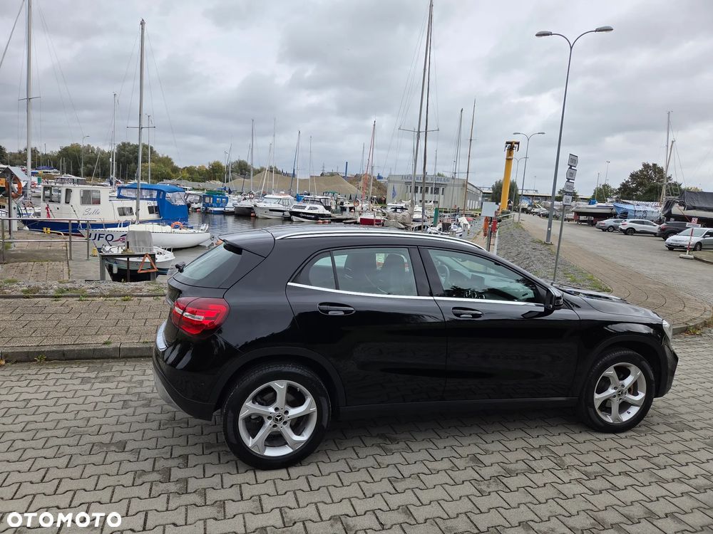 Mercedes-Benz GLA 200 7G-DCT Urban - 3