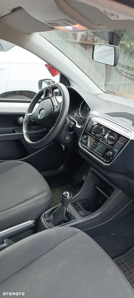 Volkswagen up! move - 3