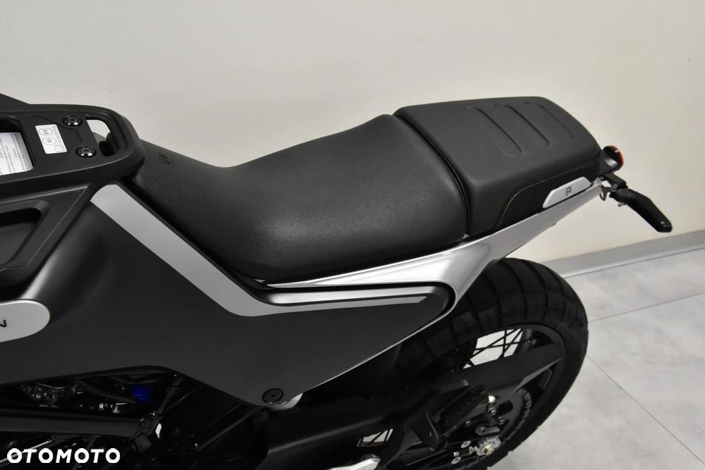 Husqvarna Svartpilen - 19