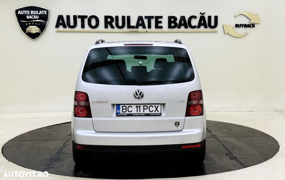 Volkswagen Touran - 11