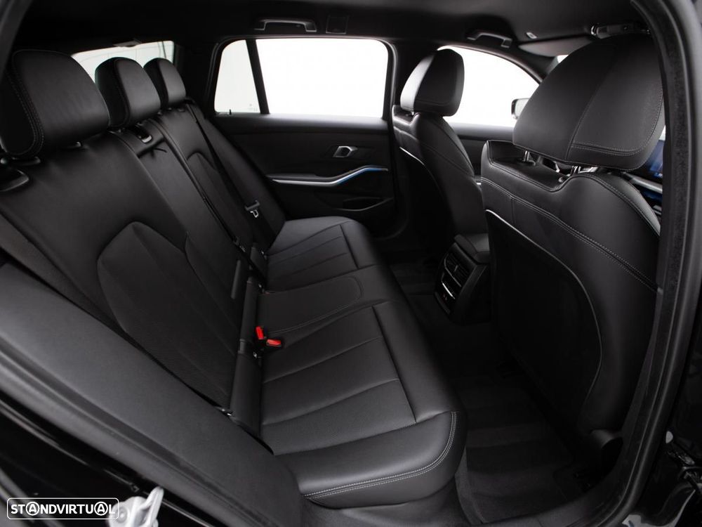 BMW 330 e Pack Desportivo M Auto - 12