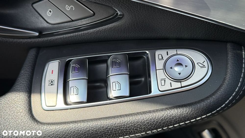 Mercedes-Benz GLC 300 d 4Matic 9G-TRONIC AMG Line - 27