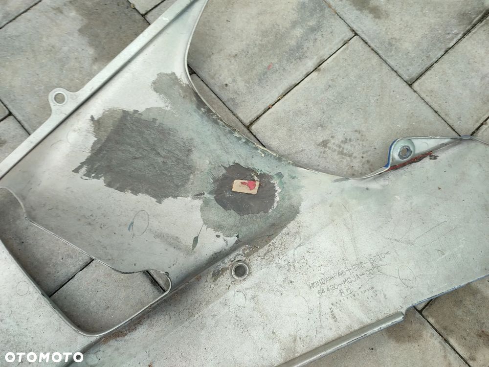 Owiewka, osłona prawa, bok, boczek prawy, pług Honda CBR 900RR - 14