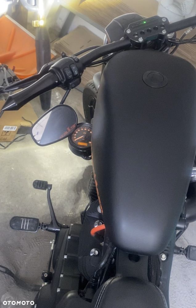 Harley-Davidson Sportster Iron 883 - 5