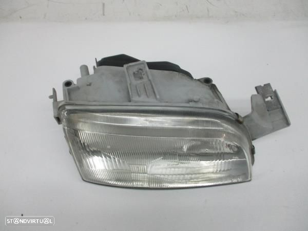 Otica / Farol Dto Fiat Punto (176_) - 4
