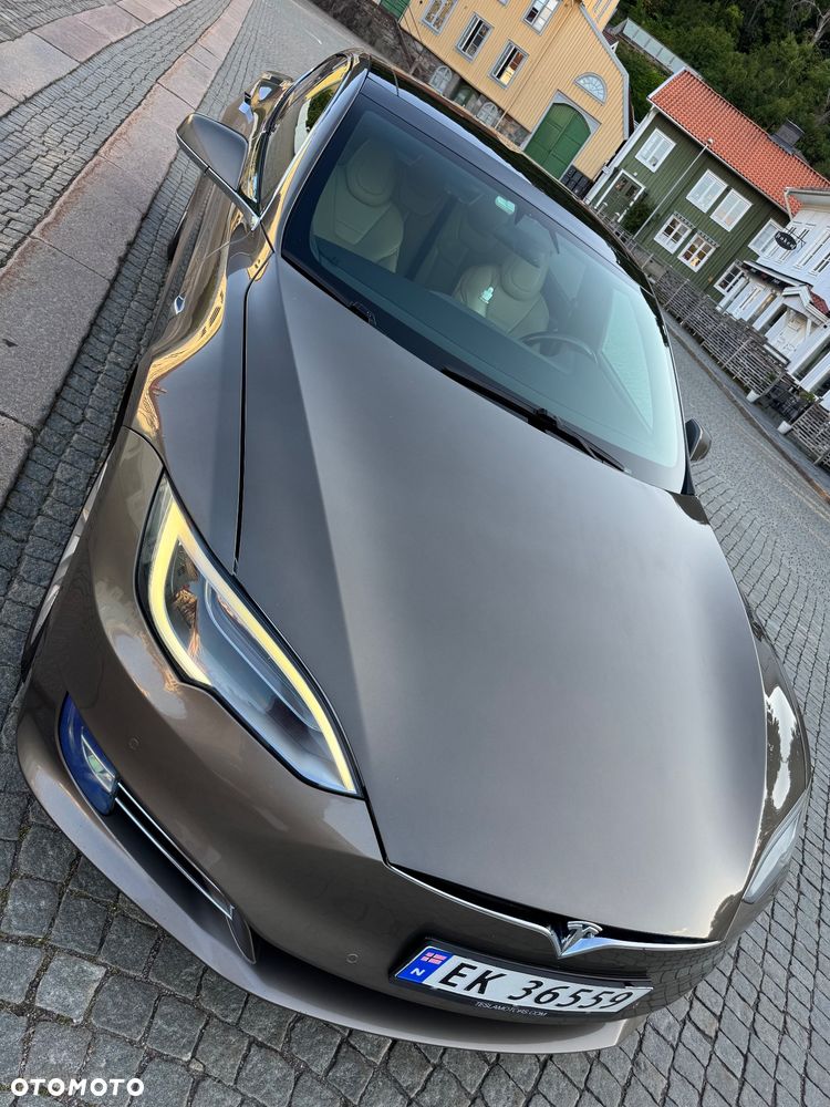 Tesla Model S - 11