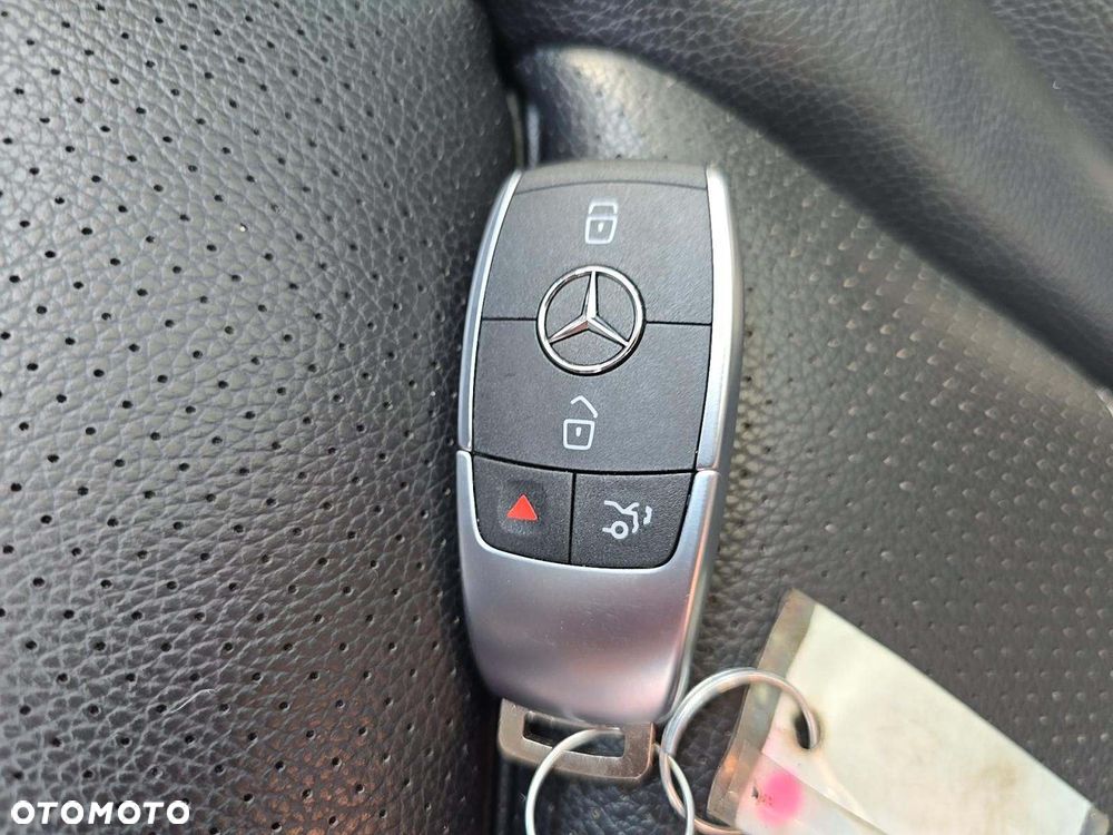 Mercedes-Benz GLC 300 4Matic 9G-TRONIC AMG Line - 14