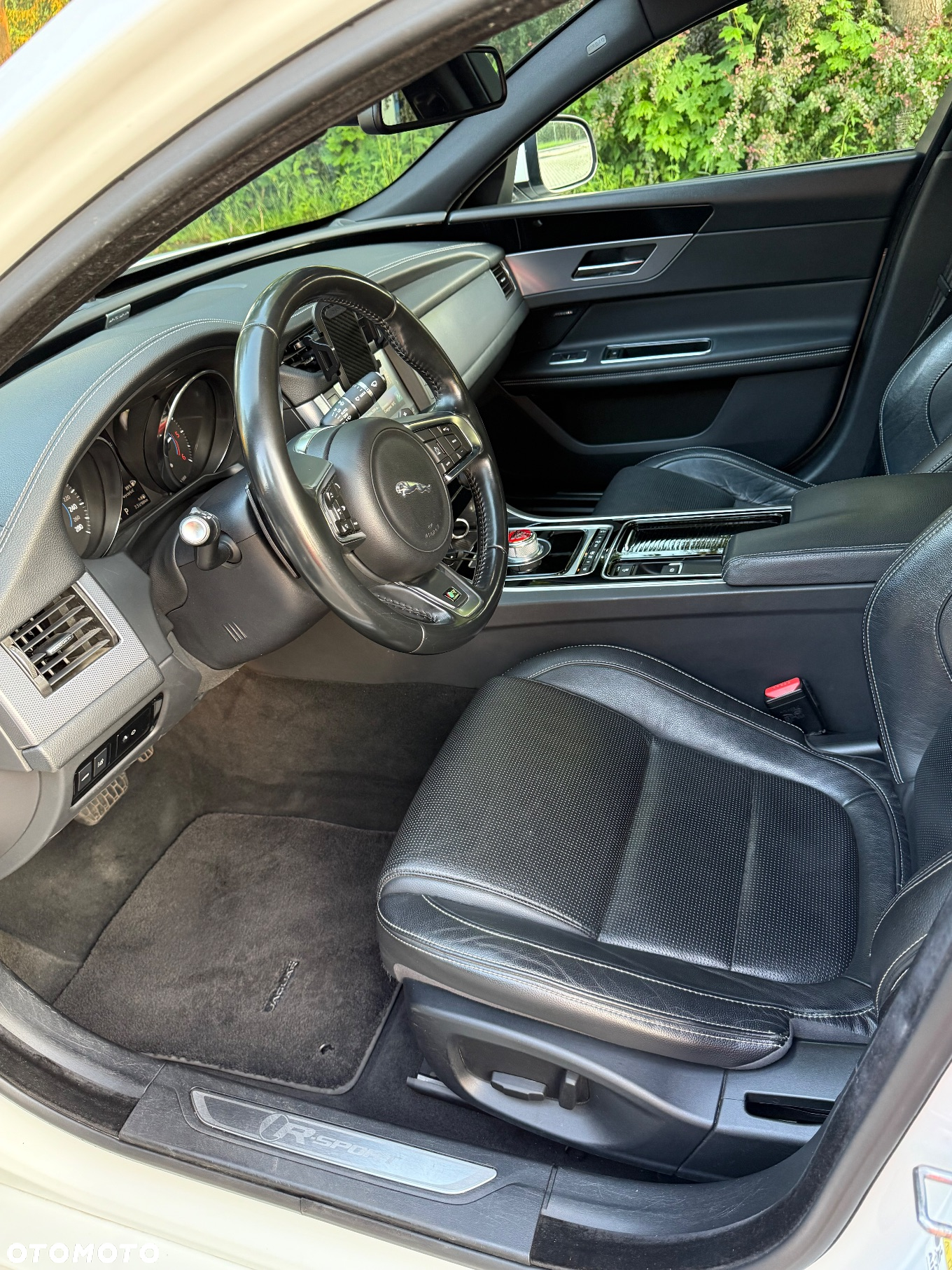 Jaguar XF 20d R-Sport - 15
