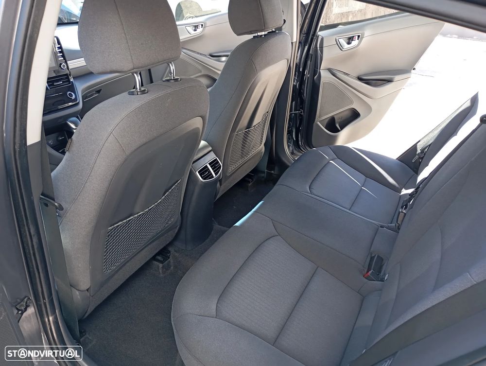 Hyundai Ioniq - 10