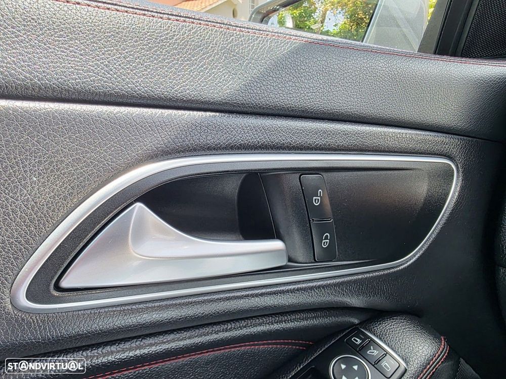 Mercedes-Benz CLA 200 d Shooting Brake AMG Line - 32