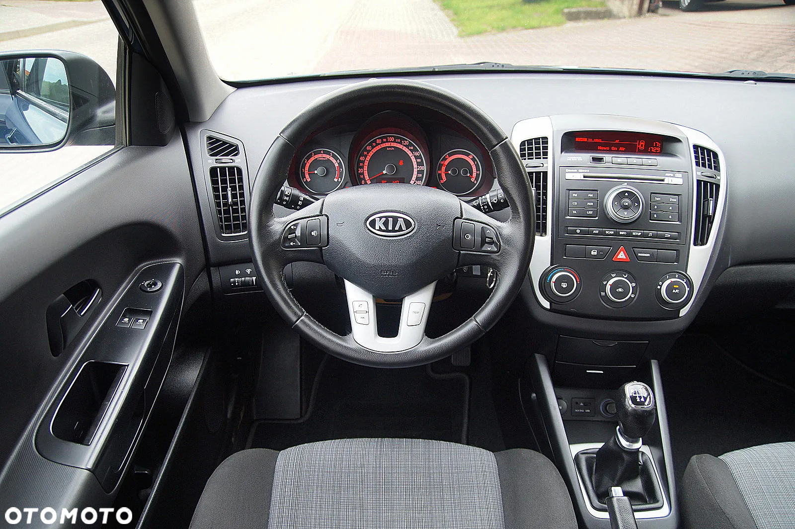Kia Ceed 1.4 CVVT SW Vision - 13