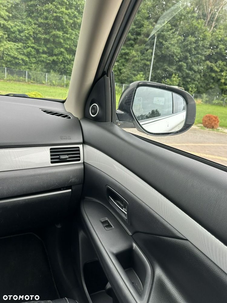 Mitsubishi Outlander - 17