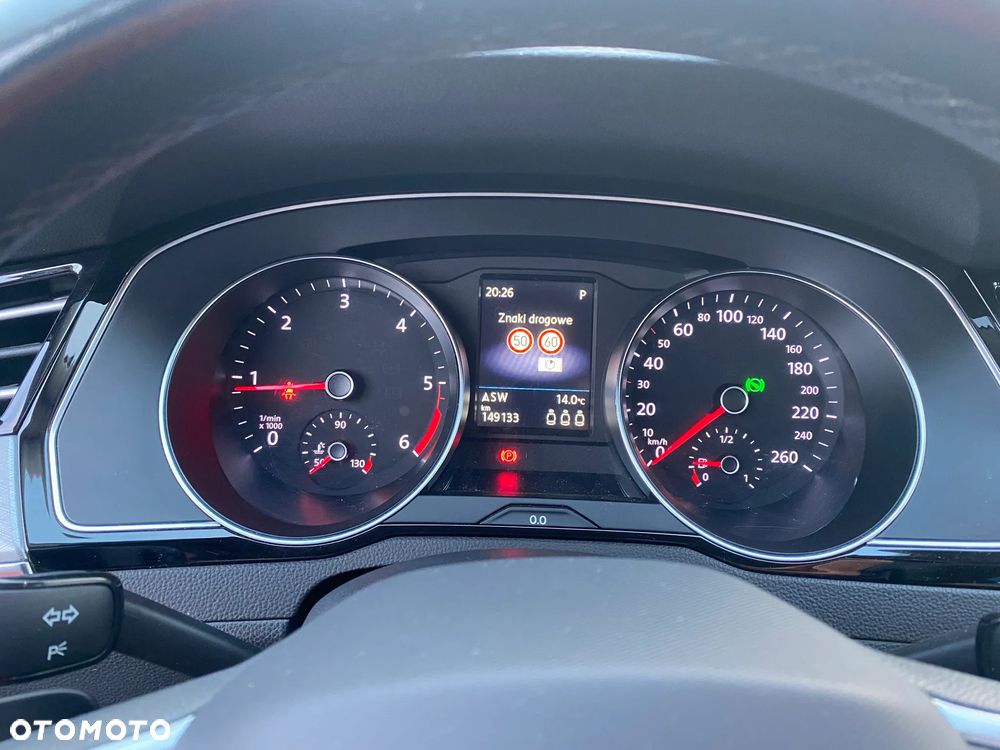 Volkswagen Passat - 11