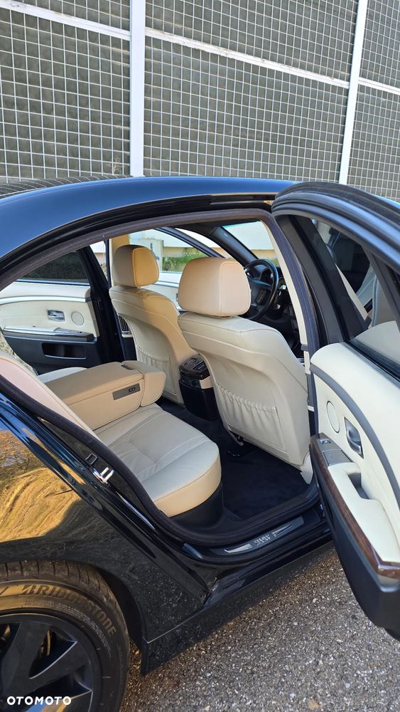 BMW Seria 7 740i - 8