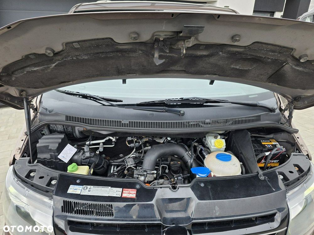 Volkswagen Multivan - 21