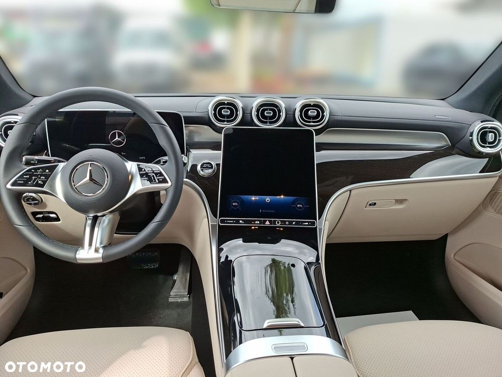 Mercedes-Benz GLC - 12
