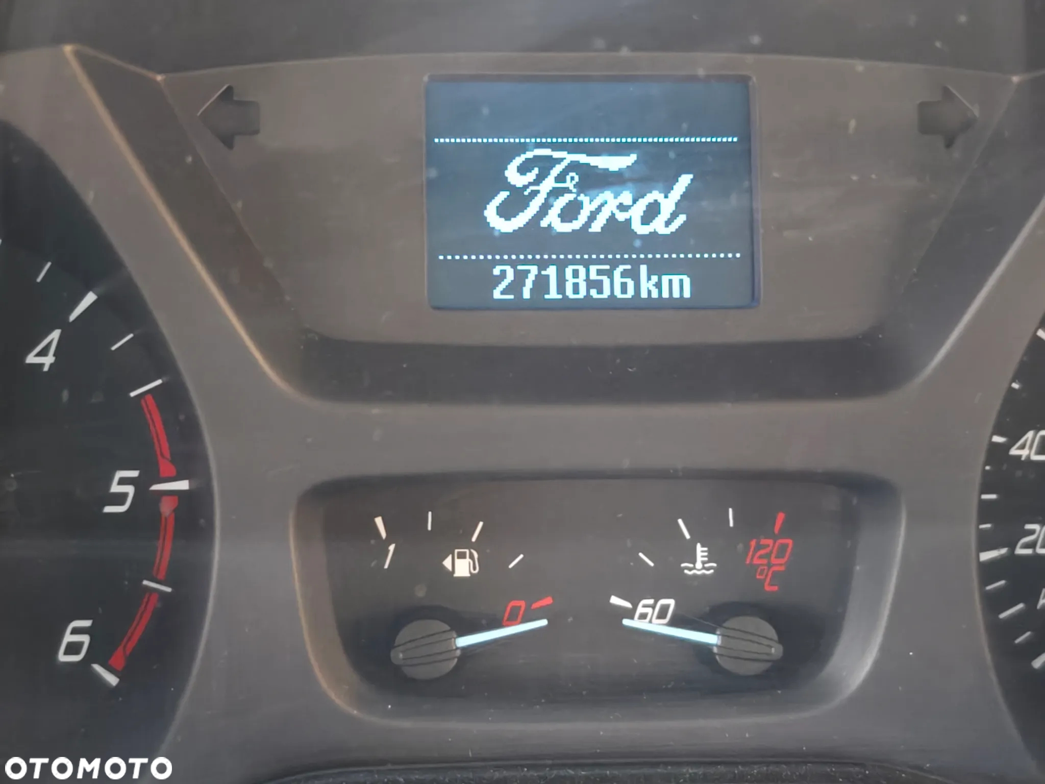 Ford Tourneo Custom - 8