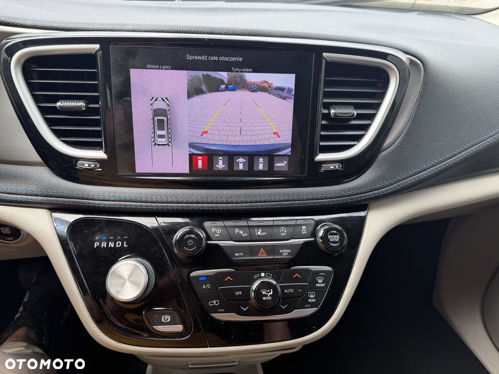 Chrysler Pacifica - 8