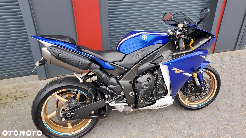 Yamaha R1 - 35