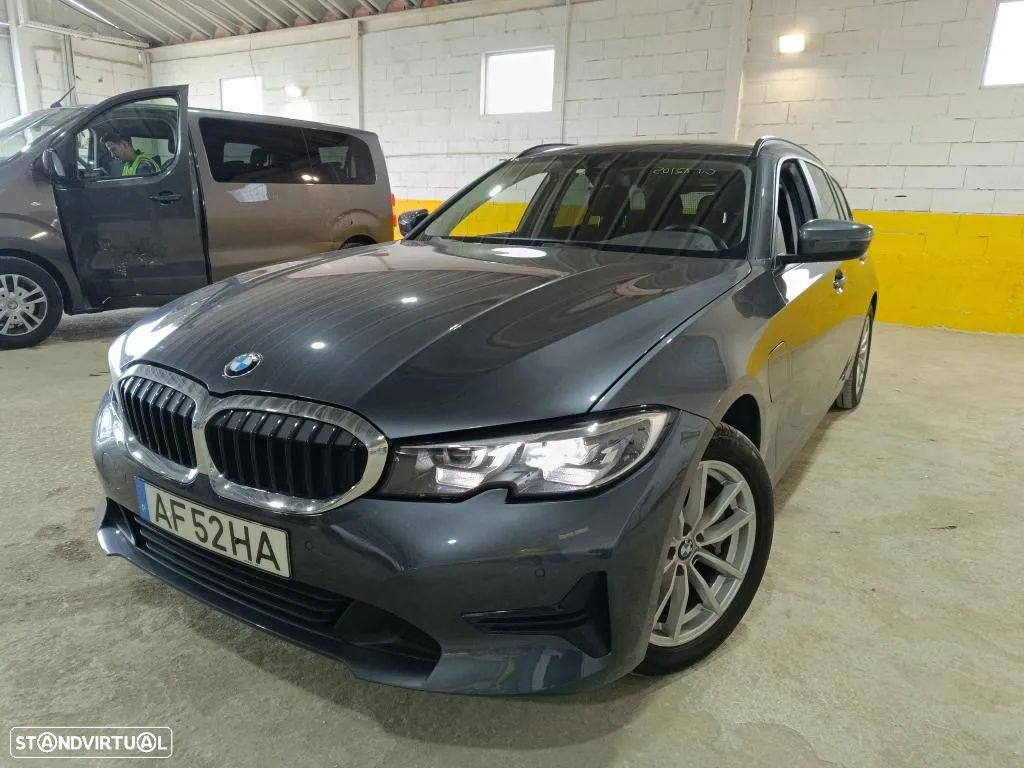 BMW 330 e Touring Corporate Edition Auto - 1