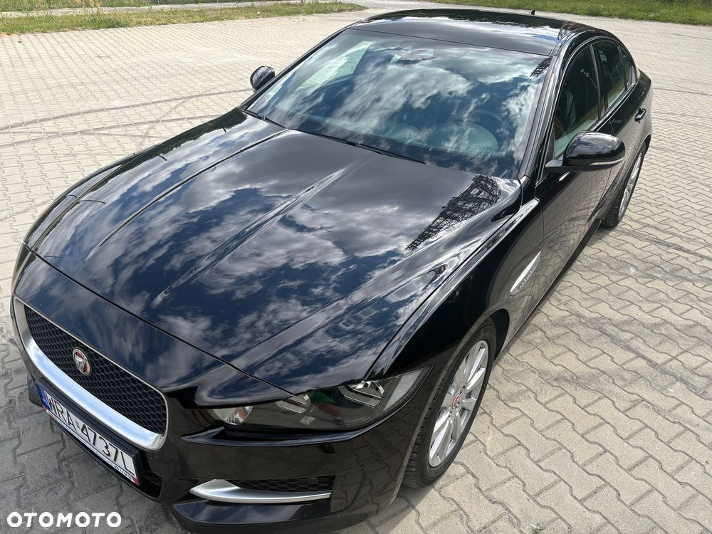 Jaguar XE 2.0 D R-Sport - 2