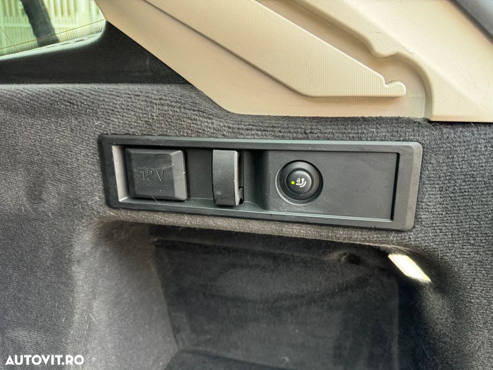 BMW Seria 3 330e Aut. Sport Line - 11