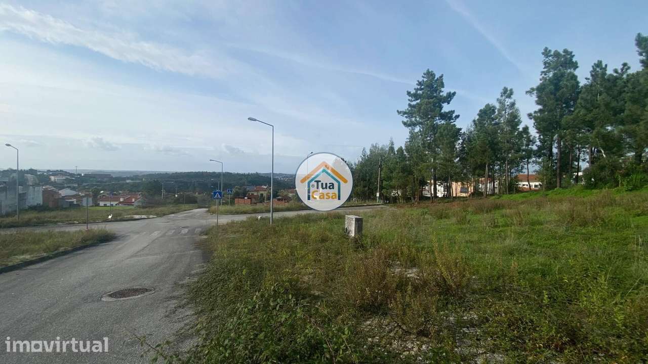 Terreno com viabilidade de construção - Grande imagem: 2/15