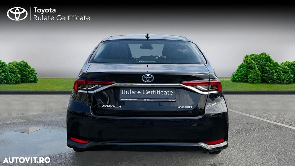 Toyota Corolla Sedan 1.8 HSD Business - 9