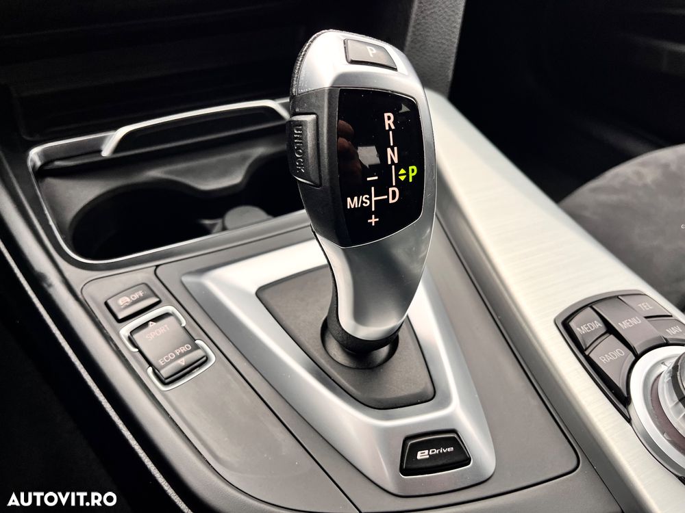 BMW Seria 3 330e iPerformance M Sport - 32