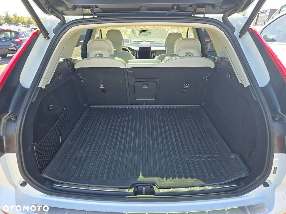 Volvo XC 60 B5 AWD Ultra Dark - 12