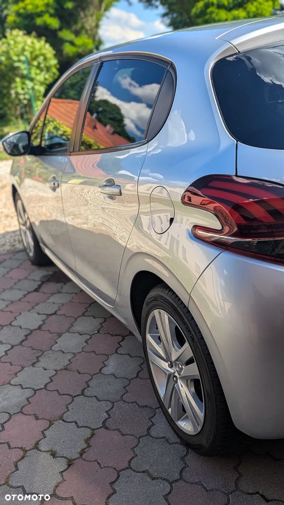 Peugeot 208 1.6 BlueHDi Allure S&S - 11