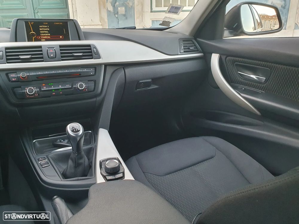 BMW 320 d EfficientDynamics Line Sport - 44