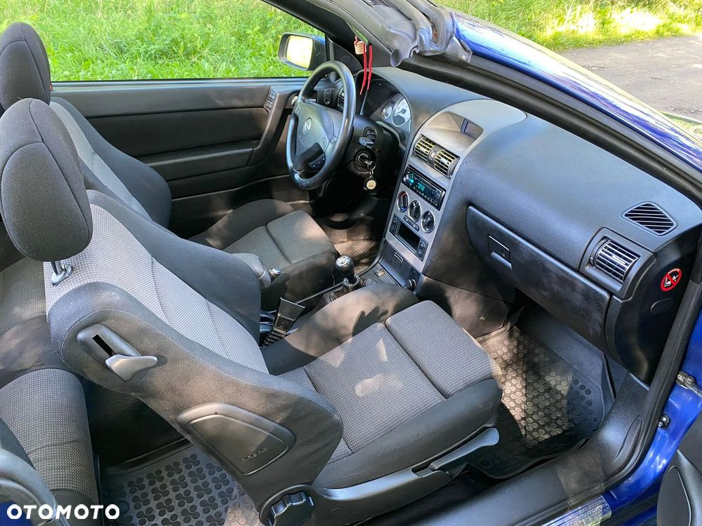 Opel Astra 1.6 Sportive - 30