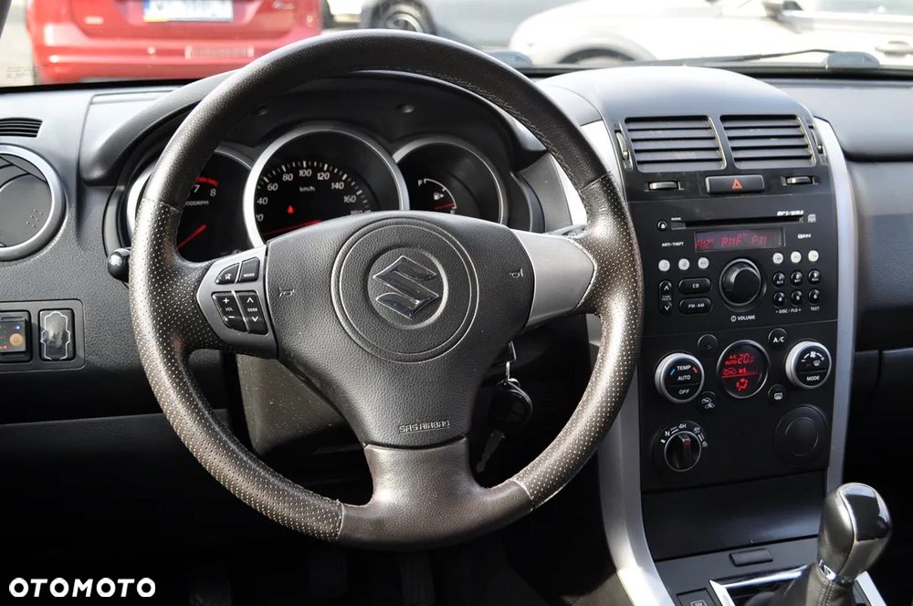 Suzuki Grand Vitara 2.0 Comfort - 29
