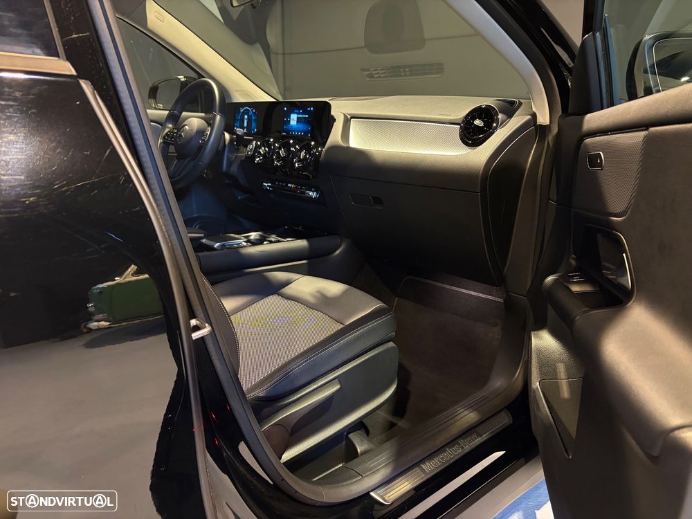 Mercedes-Benz GLA 180 7G-DCT - 14