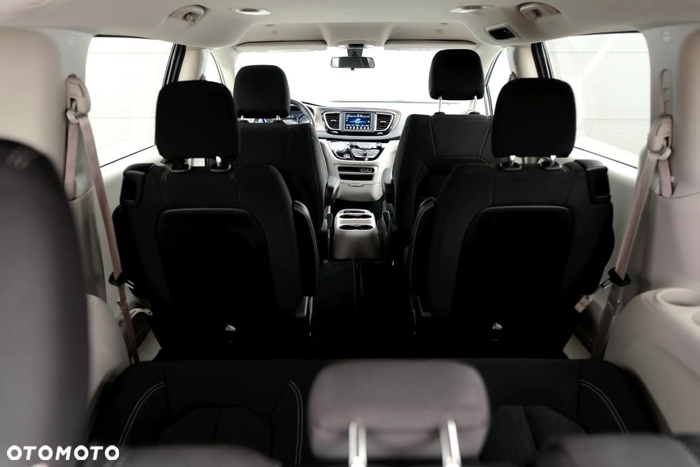 Chrysler Pacifica - 32