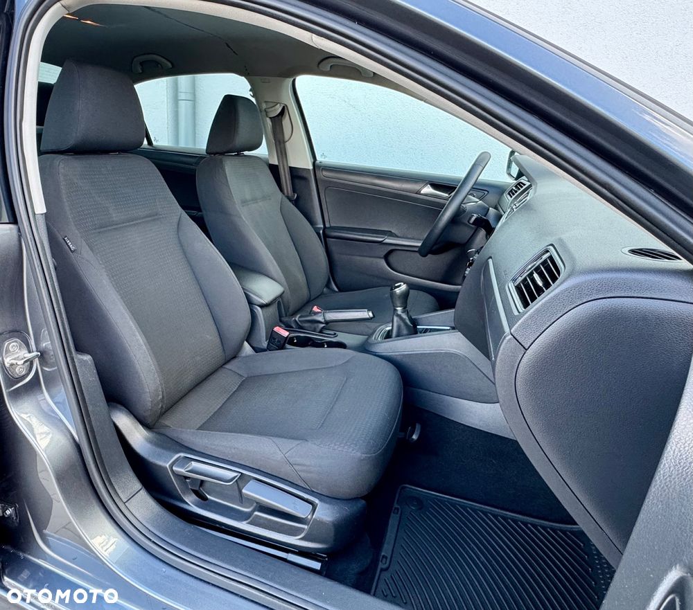 Volkswagen Jetta 2.0 Base - 13