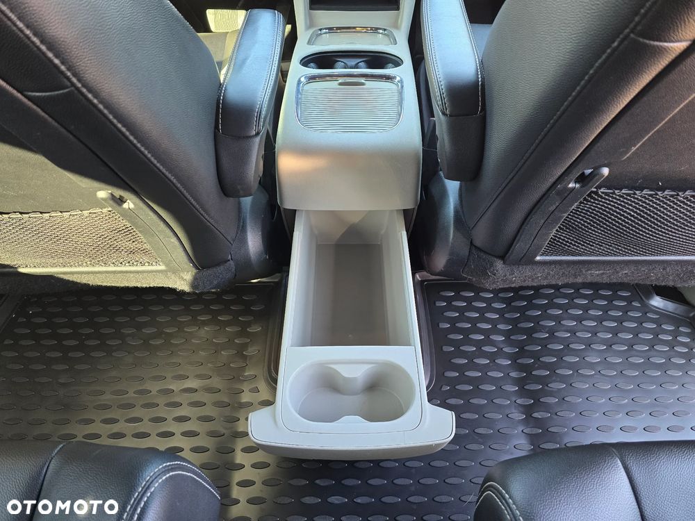 Dodge Grand Caravan - 38
