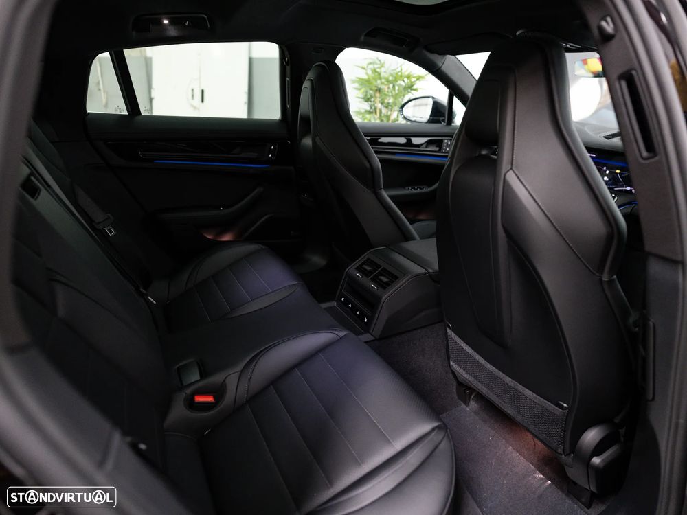 Porsche Panamera 4 E-Hybrid - 25
