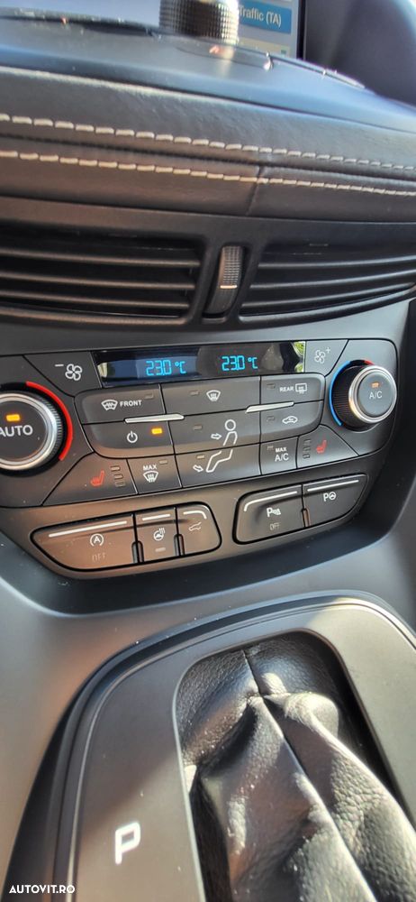 Ford Kuga 2.0 TDCi 4WD Powershift Vignale - 29