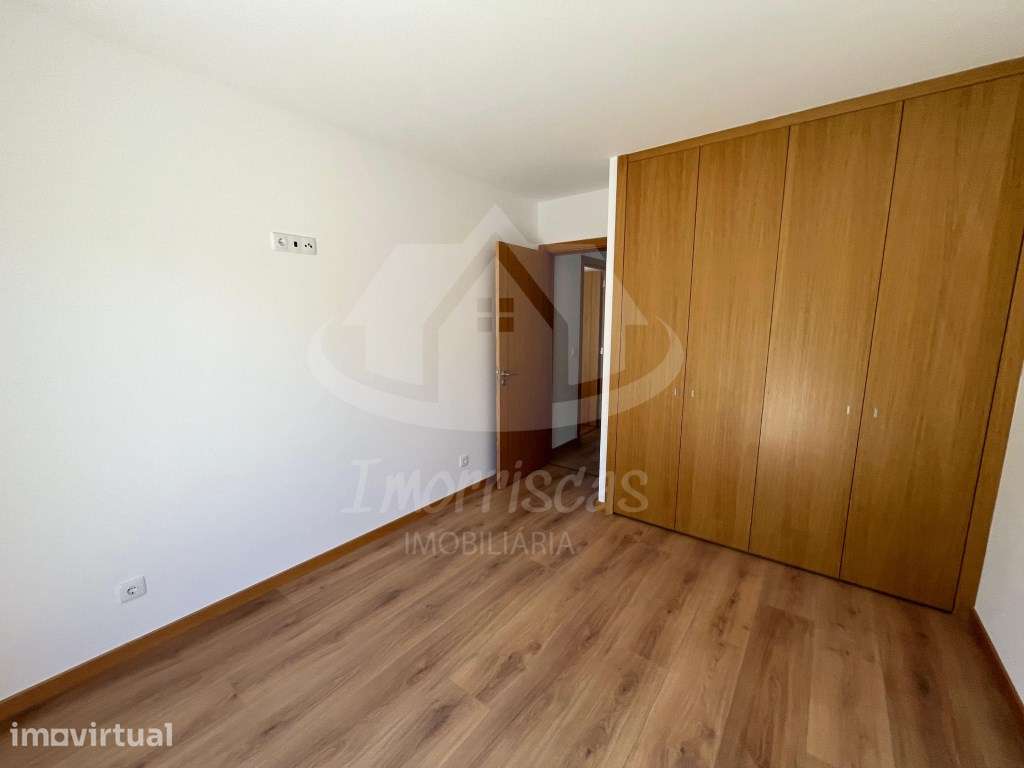 Apartamento T2 a estrear com garagem, localizado no Bairro de São J... - Grande imagem: 5/19