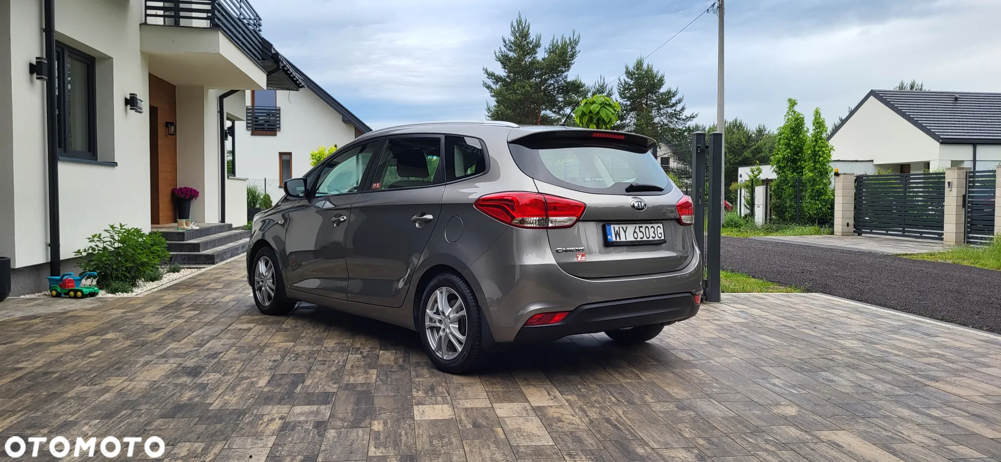 Kia Carens 1.6 GDI L - 18
