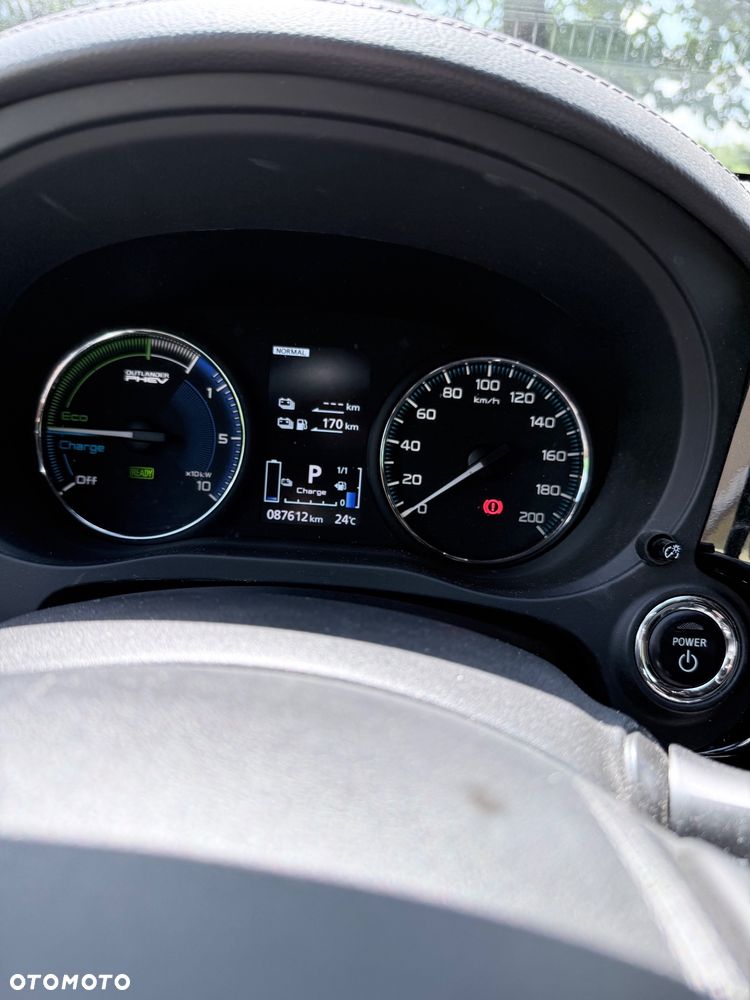 Mitsubishi Outlander - 10