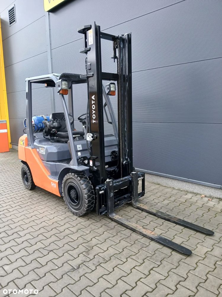 Toyota 02-8FGF25 - 3