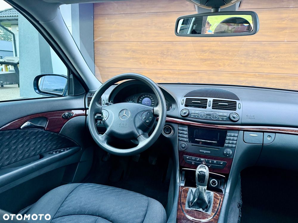 Mercedes-Benz Klasa E 240 T Classic - 16